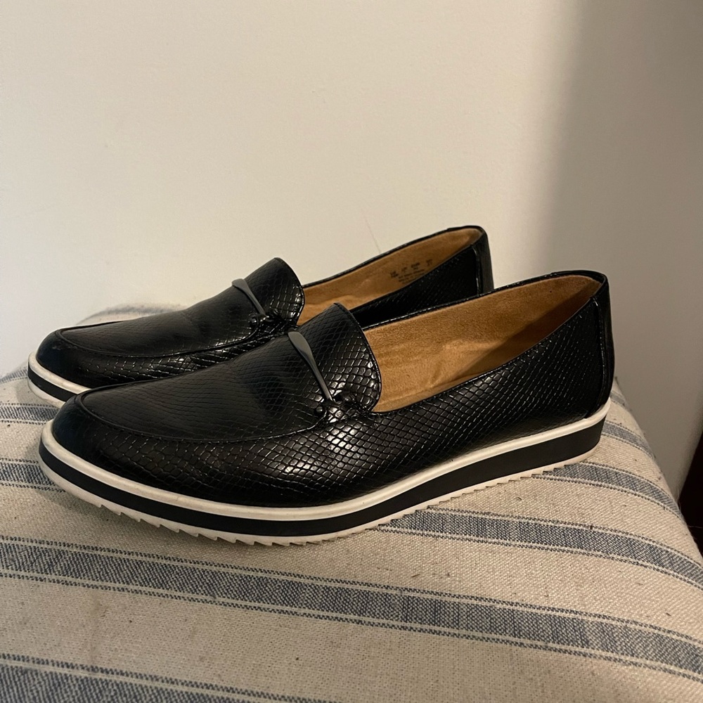 Naturalizer size 10 loafers